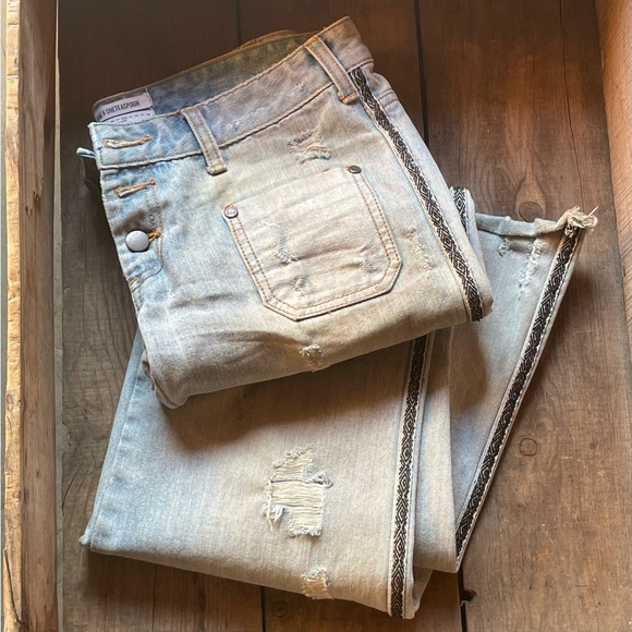 One x Teaspoon Women's Bell Bottom Light Blue Distressed Denim Jeans Size 28 - Picture 6 of 16